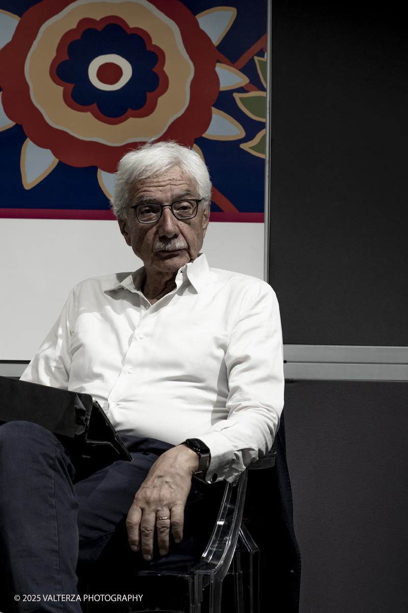 _G5A8260.jpg - 15/05/2025. Torino . Il Salone Internazionale del Libro di Torino, ospitato al Lingotto Fiere, Ã¨ un festival culturale che celebra la lettura, lâ€™editoria e le idee.Il tema di quest'anno Ã¨ " Le parole tra noi leggere." Nella foto Partendo dallâ€™analisi del posizionamento attuale dellâ€™Italia contenuta nel Rapporto ASviS 2024, Ferruccio De Bortoli (da remoto), Enrico Giovannini, Salvatore Rossi, Chiara Saraceno e Margherita Bianchi discutono come disegnare politiche pubbliche e strategie dâ€™impresa in grado di accelerare il cammino verso un futuro sostenibile.