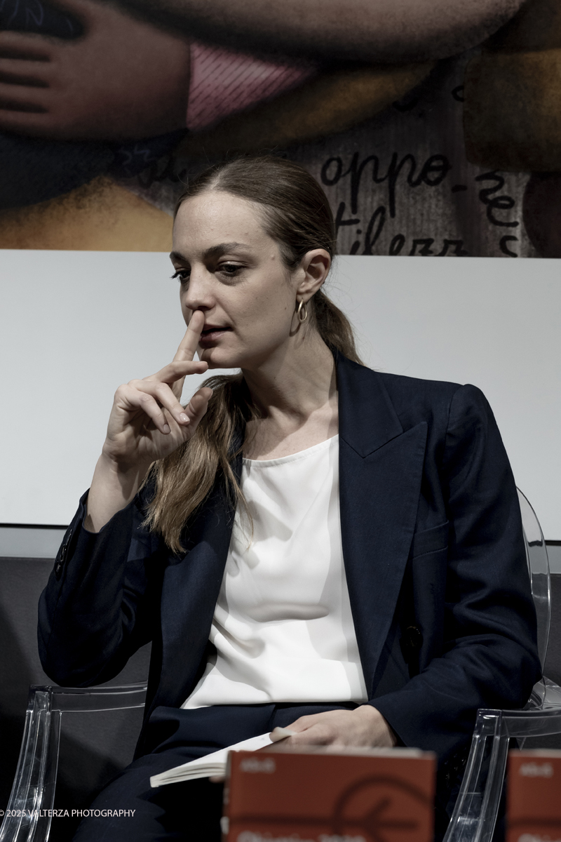 _G5A8262.jpg - 15/05/2025. Torino . Il Salone Internazionale del Libro di Torino, ospitato al Lingotto Fiere, Ã¨ un festival culturale che celebra la lettura, lâ€™editoria e le idee.Il tema di quest'anno Ã¨ " Le parole tra noi leggere." Nella foto Partendo dallâ€™analisi del posizionamento attuale dellâ€™Italia contenuta nel Rapporto ASviS 2024, Ferruccio De Bortoli (da remoto), Enrico Giovannini, Salvatore Rossi, Chiara Saraceno e Margherita Bianchi discutono come disegnare politiche pubbliche e strategie dâ€™impresa in grado di accelerare il cammino verso un futuro sostenibile.