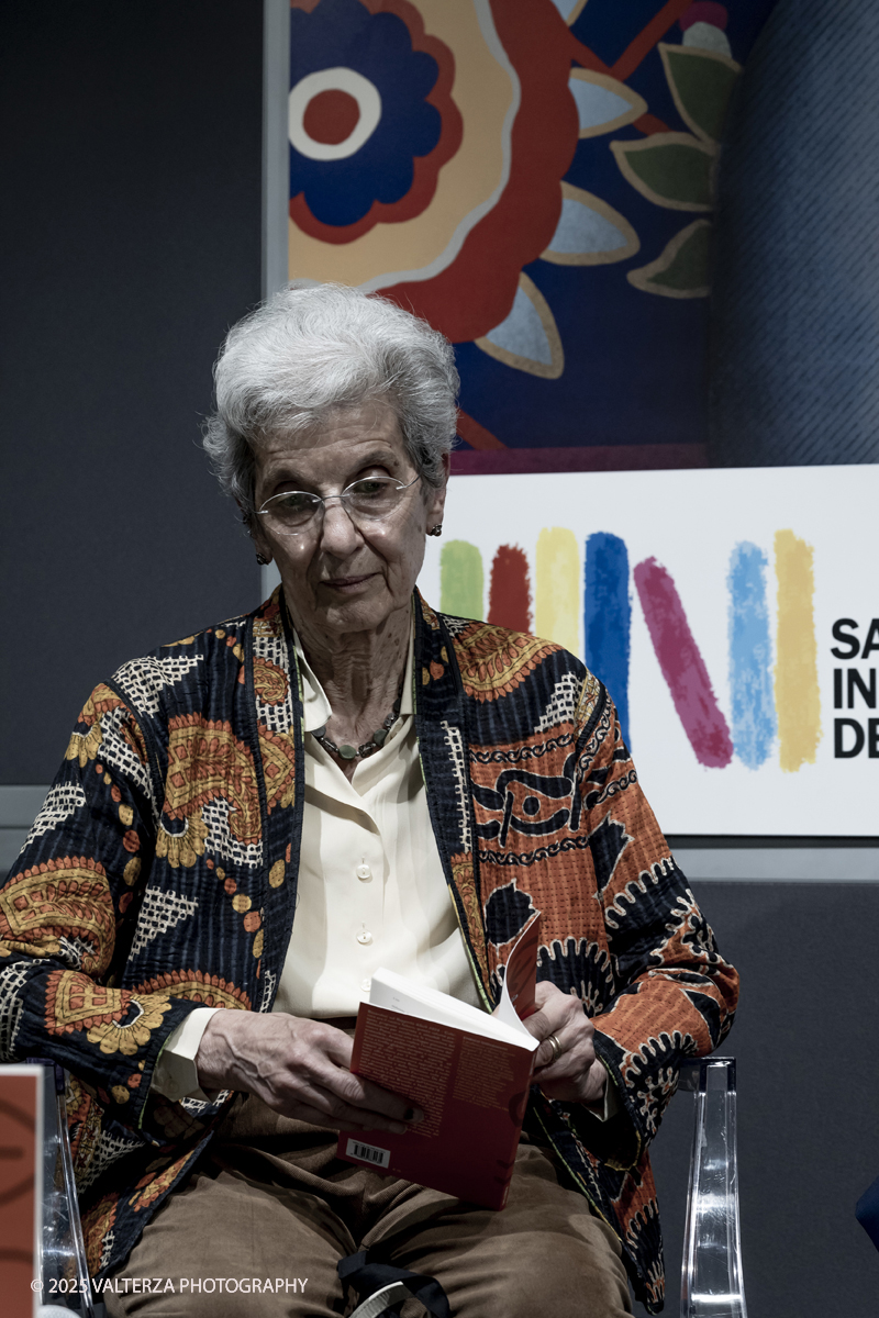 _G5A8263.jpg - 15/05/2025. Torino . Il Salone Internazionale del Libro di Torino, ospitato al Lingotto Fiere, Ã¨ un festival culturale che celebra la lettura, lâ€™editoria e le idee.Il tema di quest'anno Ã¨ " Le parole tra noi leggere." Nella foto Partendo dallâ€™analisi del posizionamento attuale dellâ€™Italia contenuta nel Rapporto ASviS 2024, Ferruccio De Bortoli (da remoto), Enrico Giovannini, Salvatore Rossi, Chiara Saraceno e Margherita Bianchi discutono come disegnare politiche pubbliche e strategie dâ€™impresa in grado di accelerare il cammino verso un futuro sostenibile.