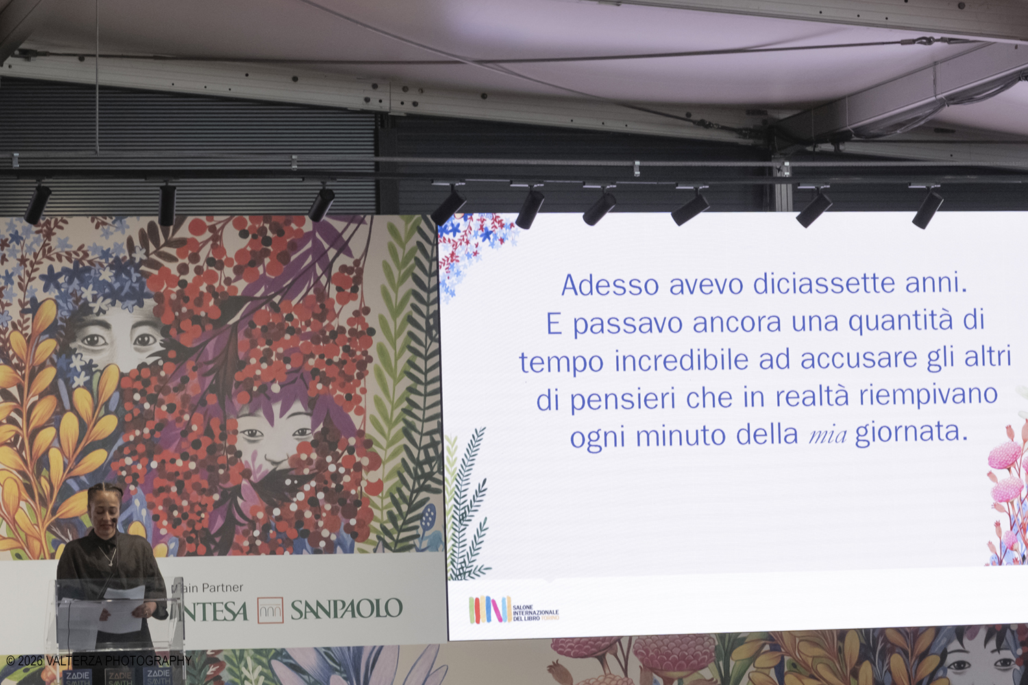 _DSF1211.jpg - 14/05/2026. Torino. XXXVIII edizione del Salone Internazionale del Libro di Torino. La lezione inaugurale di Zadie Smith. Nella foto Zadie Smith impegnata nella sua Lectio Magistralis