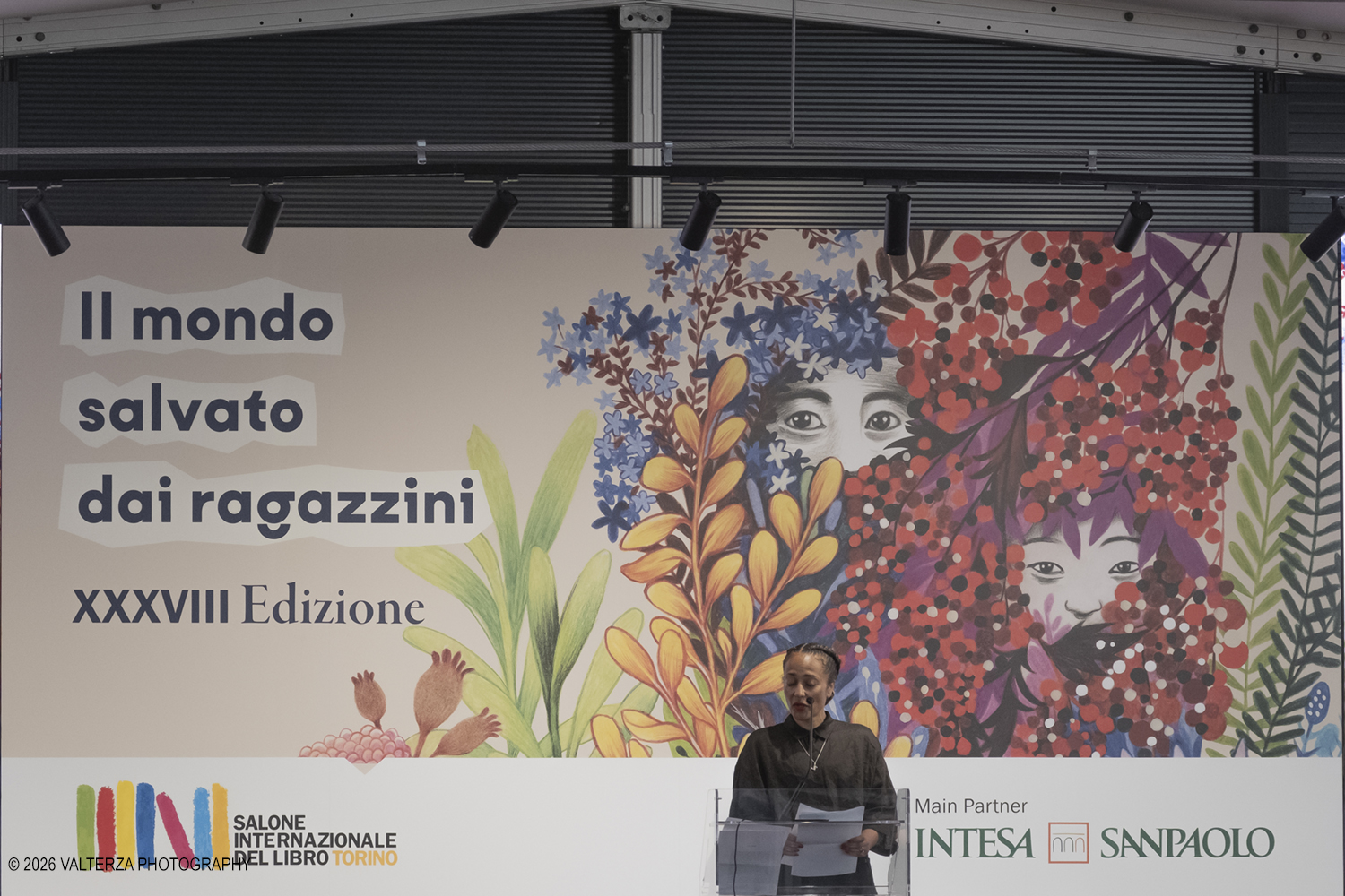 _DSF1226.jpg - 14/05/2026. Torino. XXXVIII edizione del Salone Internazionale del Libro di Torino. La lezione inaugurale di Zadie Smith. Nella foto Zadie Smith impegnata nella sua Lectio Magistralis