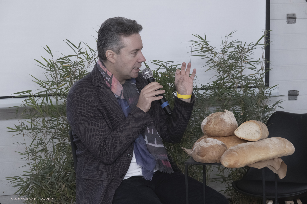 _DSF5987.jpg - 08-09/11/2025. Moncalieri.  L'evento si pone lâ€™obiettivo di promuovere la cultura del pane locale e delle sue tradizioni e di valorizzare le eccellenze della filiera piemontese, creando sinergie tra produttori, artigiani e consumatori. Un momento del Talk Branding & Bakery. Evoluzione e scenari con Carlo Meo e Dario Ujetto
