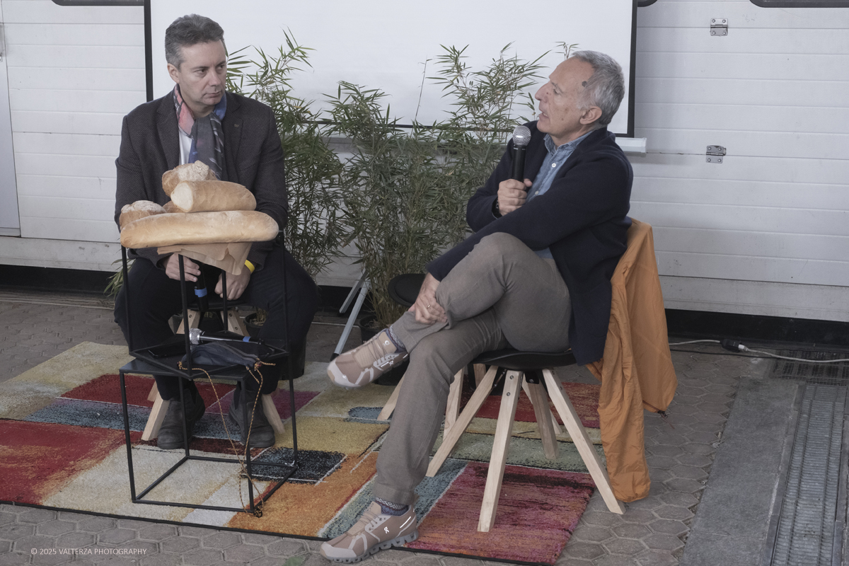 _DSF5995.jpg - 08-09/11/2025. Moncalieri.  L'evento si pone lâ€™obiettivo di promuovere la cultura del pane locale e delle sue tradizioni e di valorizzare le eccellenze della filiera piemontese, creando sinergie tra produttori, artigiani e consumatori. Un momento del Talk Branding & Bakery. Evoluzione e scenari con Carlo Meo e Dario Ujetto