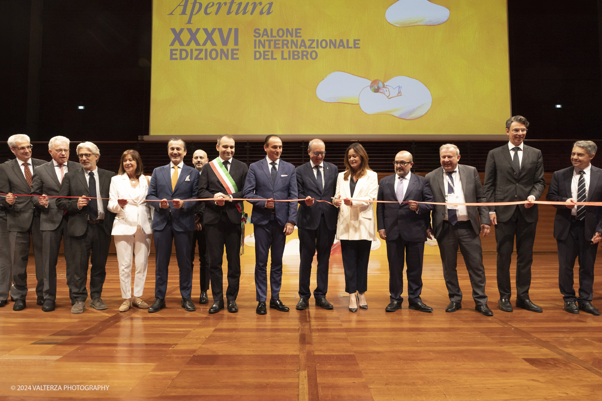 _G5A0919.jpg - 09/05/2024. Torino. Cerimonia di apertura del Salone Inernazionale del Libro di Torino. Nella foto il taglio del nastro da parte di Annalena Benini con i rappresentanti delle varie Istituzioni.