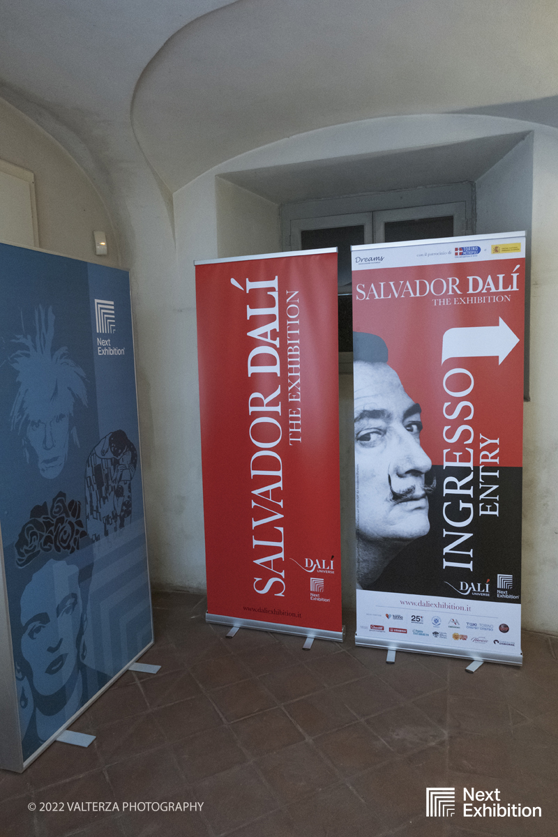 _DSF7104.jpg - 11/11/2022. Torino . Nelle antiche cucine della Palazzina di Caccia di Stupinigi dal 12 novembre 2022 al 19 febbraio 2023 il pubblico potrÃ  ammirare una mostra unica nel suo genere,  che espone diversi aspetti della produzione artistica di DalÃ­. Nella foto parte del percorso di a accesso alla mostra