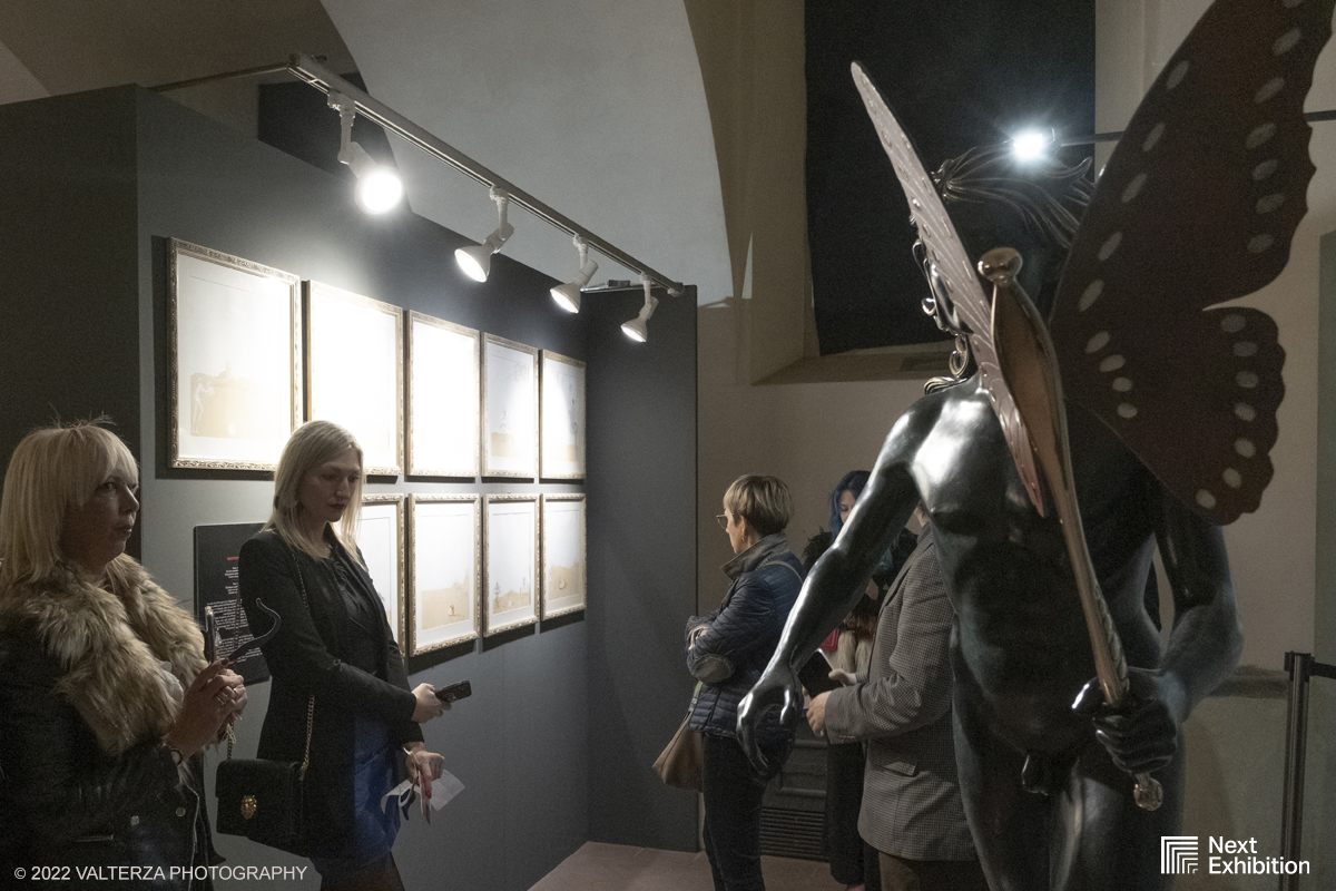 _DSF7220.jpg - 11/11/2022. Torino . Nelle antiche cucine della Palazzina di Caccia di Stupinigi dal 12 novembre 2022 al 19 febbraio 2023 il pubblico potrÃ  ammirare una mostra unica nel suo genere,  che espone diversi aspetti della produzione artistica di DalÃ­. Nella foto in visita alla mostra