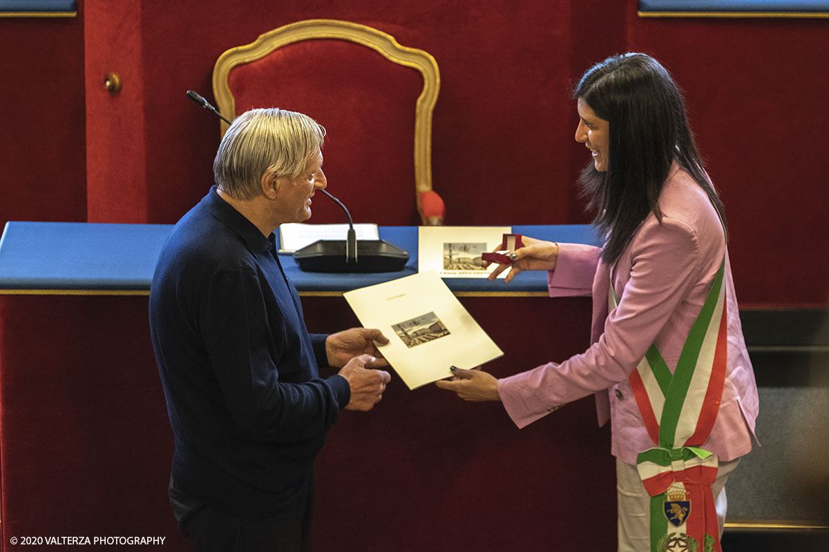 _DSF8683.jpg - 24/06/2020.Torino. Cerimonia di nomina  di sette Ambasciatori dellle eccellenze di Torino. Nella foto Do n Luigi Ciotti fondatore del gruppo Abele riceve l'attestato della sua nomina