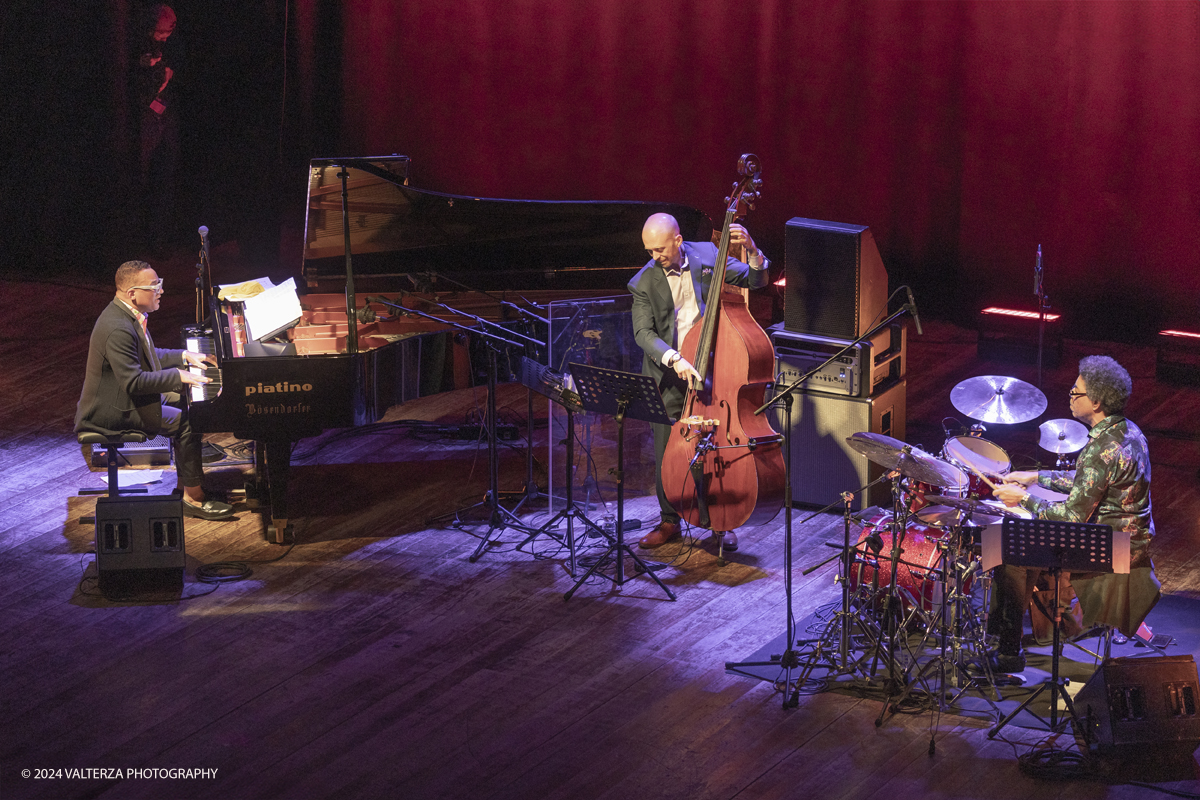 _G5A8161.jpg - 24/04/2024. Torino. Gonzalo Rubalcaba, pianoforteMatt Brewer, contrabbassoErnesto Simpson, batteriaBambino prodigio â€“ a sei anni suonava la batteria nellâ€™orchestra paterna â€“ Rubalcaba oggi Ã¨ uno dei pianisti jazz piÃ¹ celebrati al mondo. A Torino Rubalcaba presenta il trio con il bassista Matt Brewer e il talentuoso batterista cubano Ernesto Simpson, per un concerto che coniuga groove latino e passione jazz. Nella foto il Trio in concerto