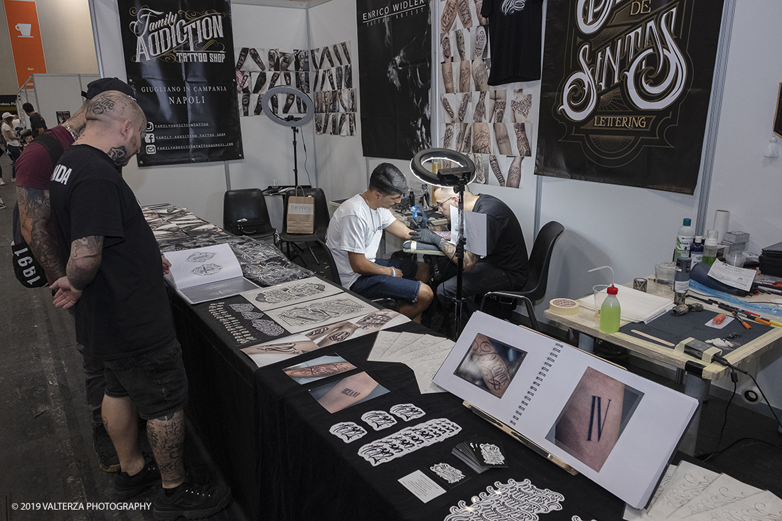 _DSF3424.jpg - 13/09/2019. Torino. Tattoo Convention Ã¨ un evento internazionale che ospita 340 tatuatori provenienti da tutto il mondo, 50 stand degli operatori e fornitori piÃ¹ importanti del settore. Nella foto stand dei tatuatori/tatuatrici