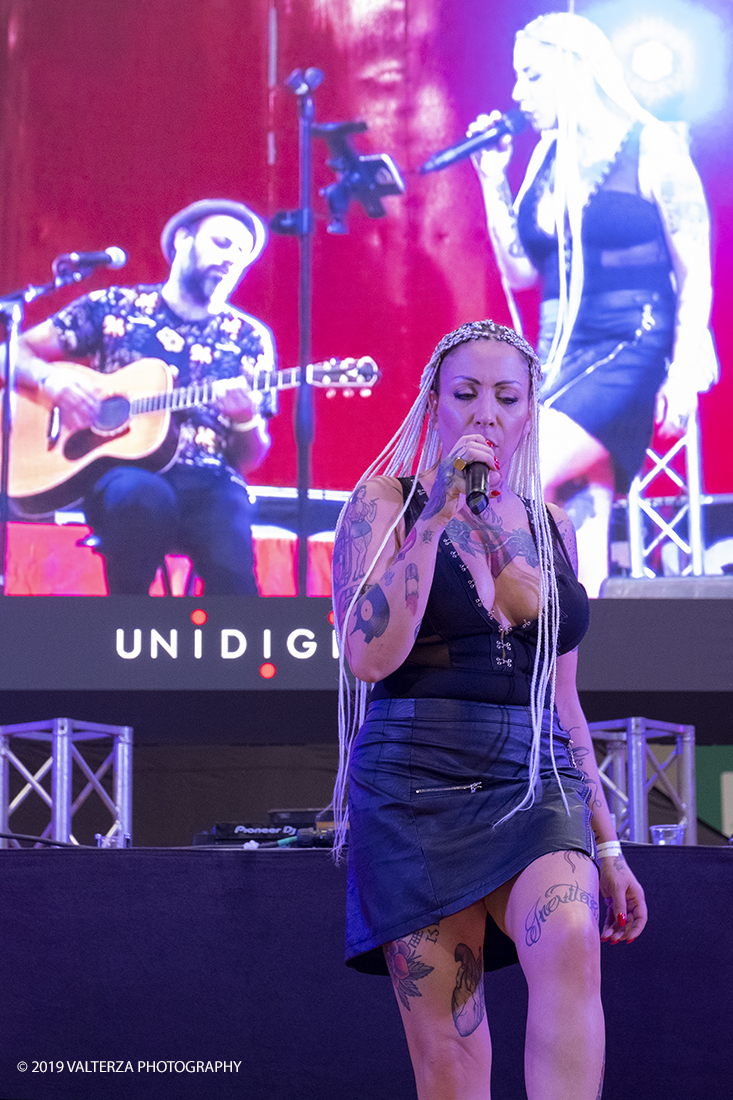 _DSF3607.jpg - 13/09/2019. Torino. Tattoo Convention Ã¨ un evento internazionale che ospita 340 tatuatori provenienti da tutto il mondo, 50 stand degli operatori e fornitori piÃ¹ importanti del settore. Nella foto sul palco della convention la tatuatissima cantante MargÃ²