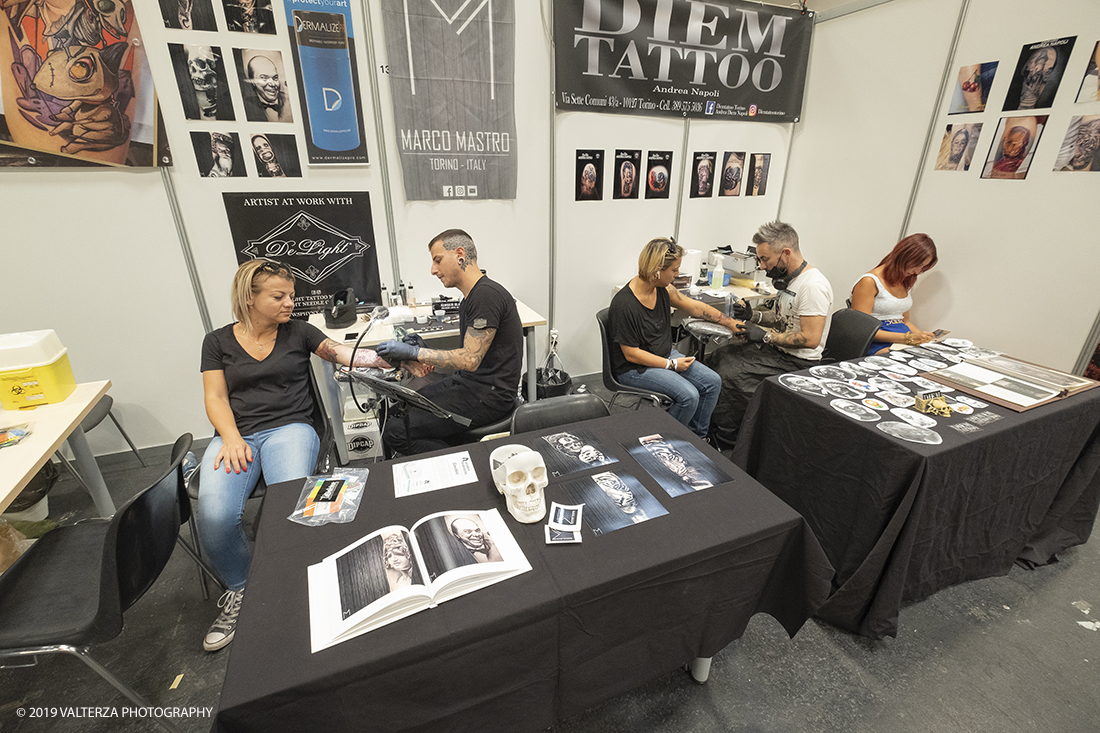 _DSF7856.jpg - 13/09/2019. Torino. Tattoo Convention Ã¨ un evento internazionale che ospita 340 tatuatori provenienti da tutto il mondo, 50 stand degli operatori e fornitori piÃ¹ importanti del settore. Nella foto stand dei tatuatori/tatuatrici