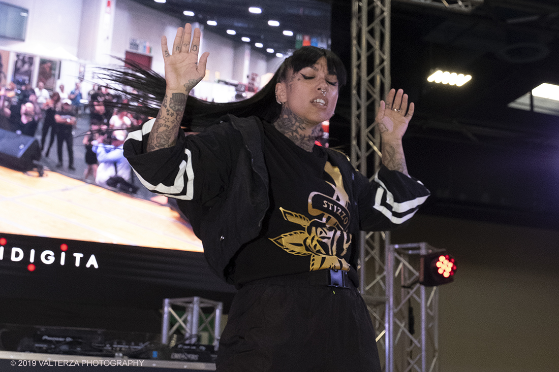 _DSF3936.jpg - 13/09/2019. Torino. Tattoo Convention Ã¨ un evento internazionale che ospita 340 tatuatori provenienti da tutto il mondo, 50 stand degli operatori e fornitori piÃ¹ importanti del settore. Nella foto esibizione della ballerina di hip-hop Betty Style