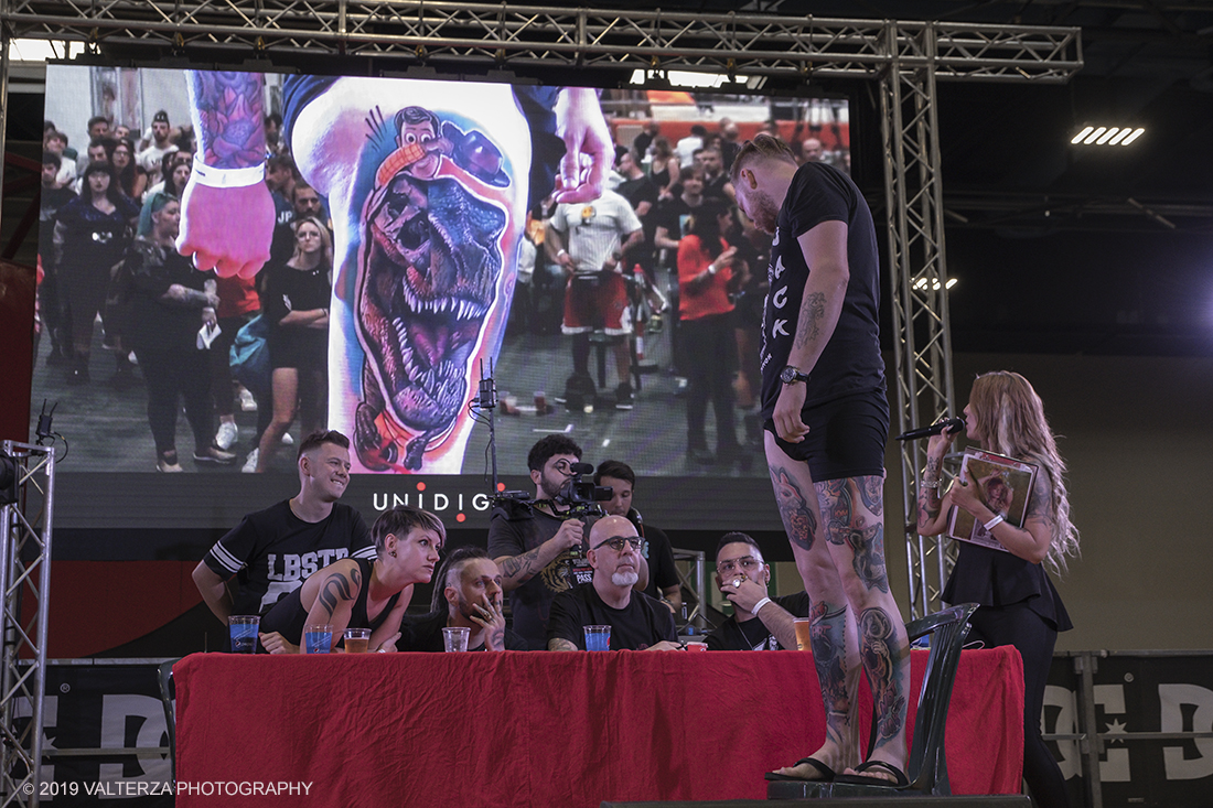 _DSF4385.jpg - 13/09/2019. Torino. Tattoo Convention Ã¨ un evento internazionale che ospita 340 tatuatori provenienti da tutto il mondo, 50 stand degli operatori e fornitori piÃ¹ importanti del settore. Nella foto i vincitori della sezione Other Style