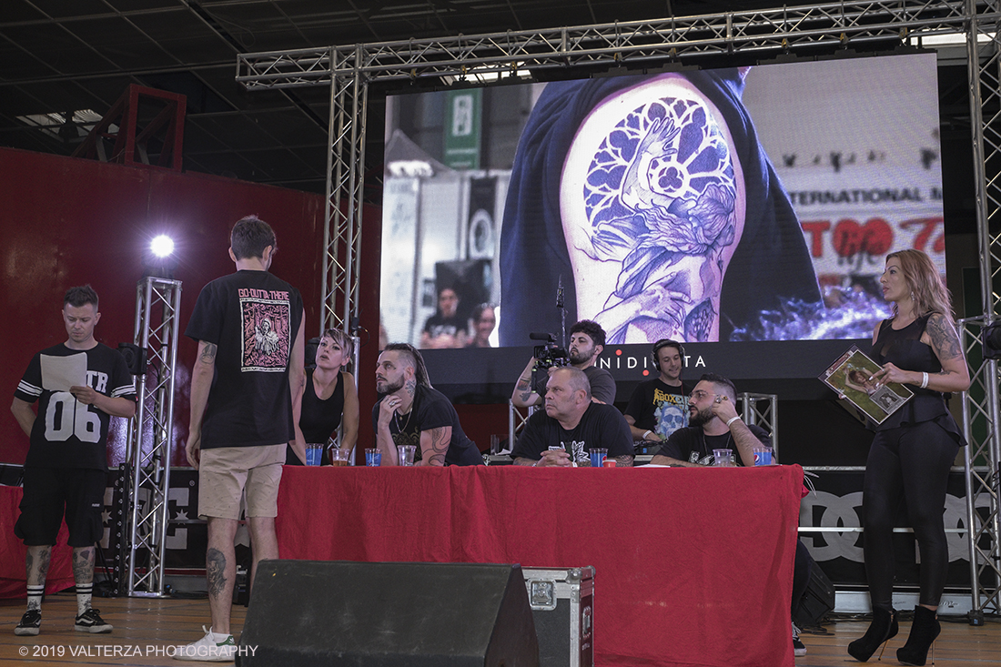 _DSF4511.jpg - 13/09/2019. Torino. Tattoo Convention Ã¨ un evento internazionale che ospita 340 tatuatori provenienti da tutto il mondo, 50 stand degli operatori e fornitori piÃ¹ importanti del settore. Nella foto i vincitori della categoria Blackwork