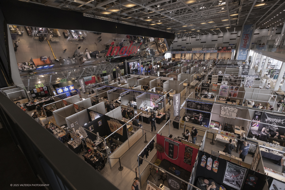 _DSF1936.jpg - 27/09/2025. Torino. Alla Tattoo Convention Edizione 2025. L'evento che celebra l'arte del tatuaggio. Nella foto  parte dell'allestimento della convention