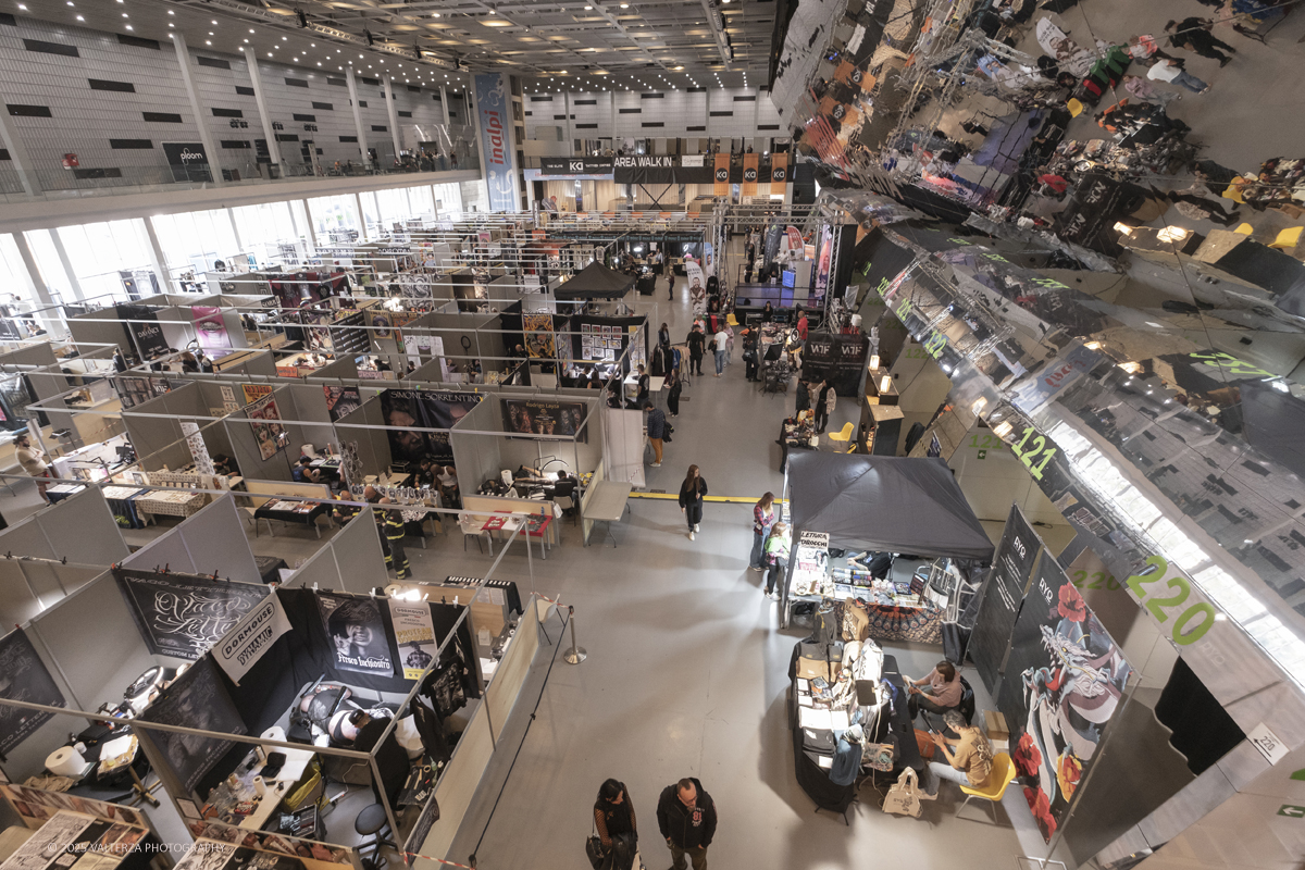 _DSF1968.jpg - 27/09/2025. Torino. Alla Tattoo Convention Edizione 2025. L'evento che celebra l'arte del tatuaggio. Nella foto  parte dell'allestimento della convention