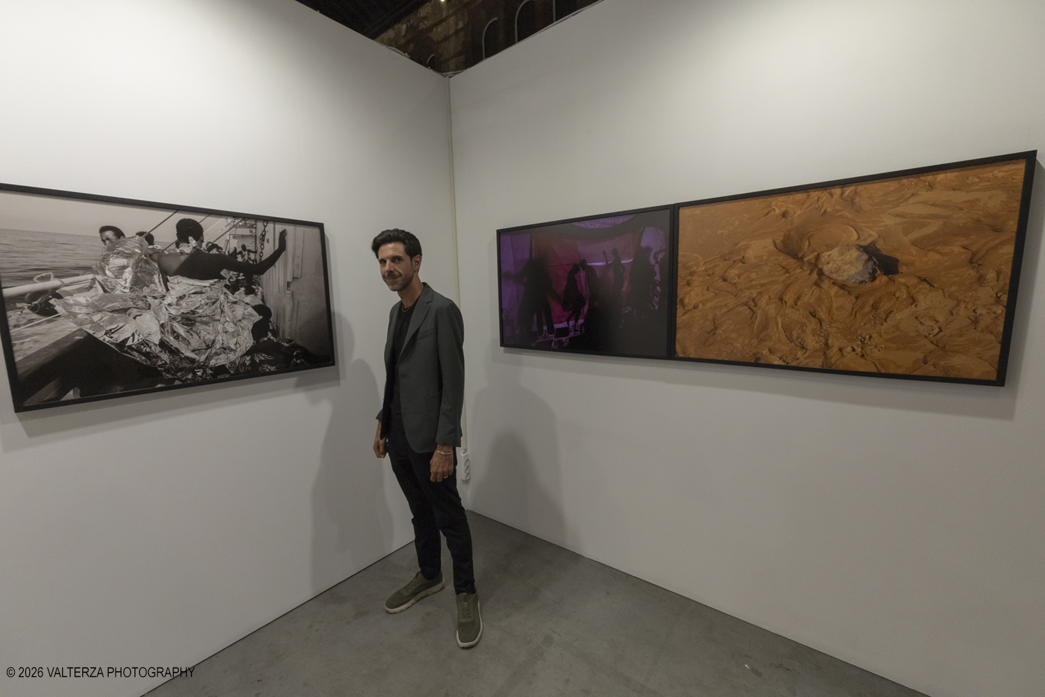 _Z3A3734.jpg - 21/05/2026. Torino La settima edizione di The Phair | Photo Art Fair si tiene a Torino da venerdÃ¬ 22 a domenica 24 maggio 2026 presso la Sala Fucine delle OGR Torino. Si tratta di una fiera internazionale interamente dedicata alla fotografia e alle arti visive contemporanee che utilizzano il mezzo fotografico. Nella foto alleria LEON-LUSVARDI ART, Bologna L'artista Francesco Bellina con le sue opere