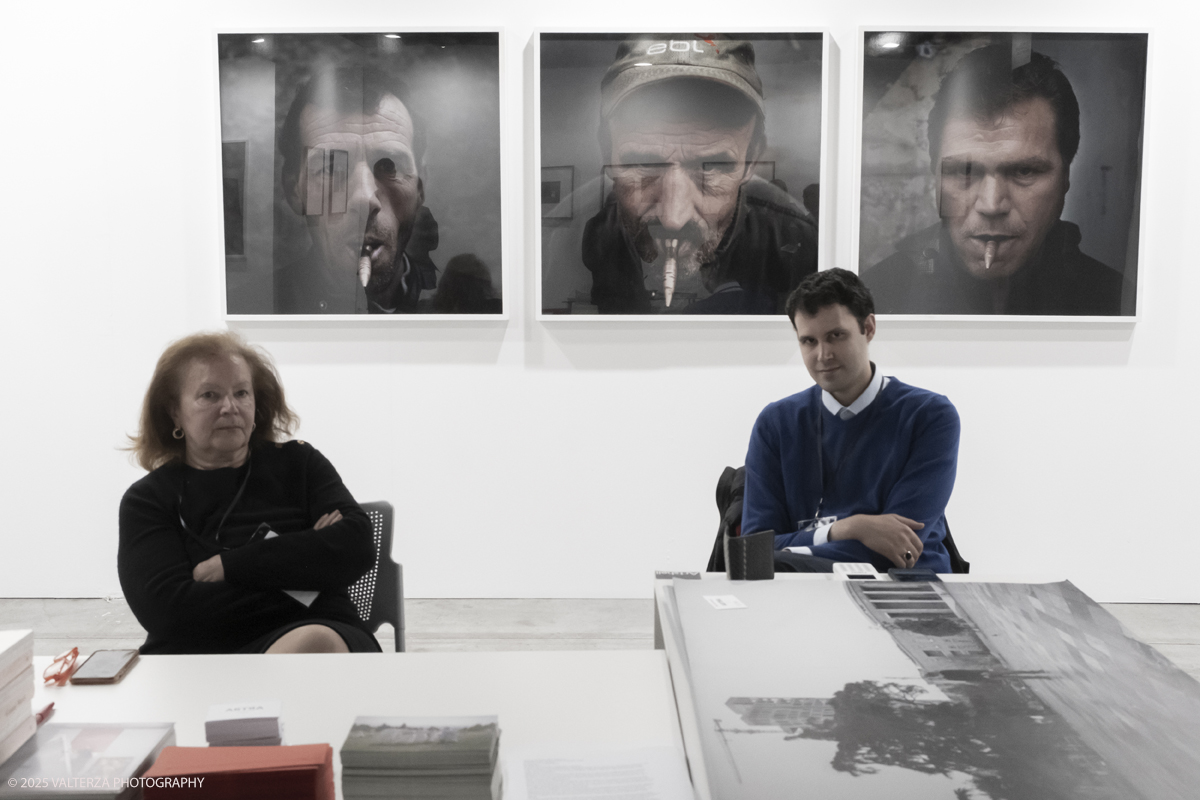 DSCF0005.jpg - 09/'5/2025. Torino. Appuntamento annuale dedicato alla fotografia.The Phair si rivolge ad alcune delle piÃ¹ prestigiose gallerie dâ€™arte contemporanea â€“ e non necessariamente solo a quelle specializzate in fotografia â€“ che, in occasione della fiera, presentano dei progetti artistici legati al tema dellâ€™immagine e opere create con materiale fotografico o video.â€‹ Nella foto Galleria ARTRAMilano