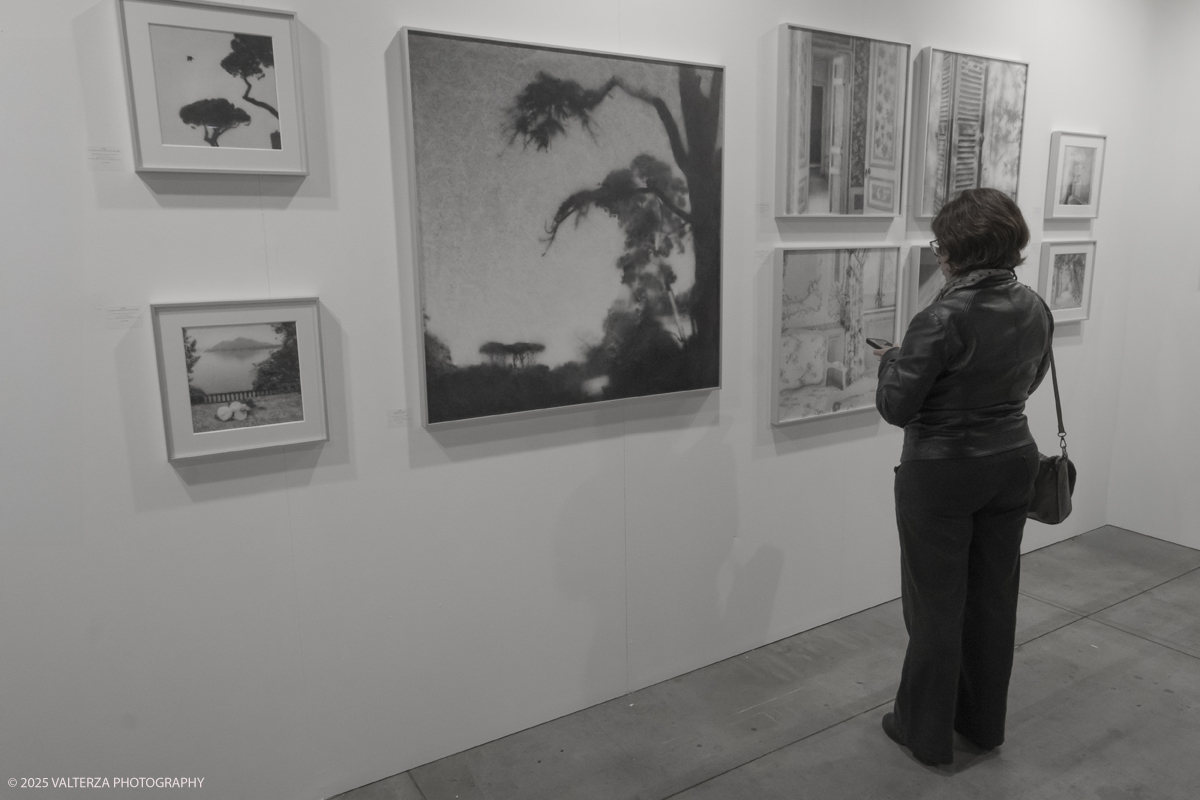 _DSF7010.jpg - 09/'5/2025. Torino. Appuntamento annuale dedicato alla fotografia.The Phair si rivolge ad alcune delle piÃ¹ prestigiose gallerie dâ€™arte contemporanea â€“ e non necessariamente solo a quelle specializzate in fotografia â€“ che, in occasione della fiera, presentano dei progetti artistici legati al tema dellâ€™immagine e opere create con materiale fotografico o video.â€‹ Nella foto ALESSIA PALADINI GALLERYMilano