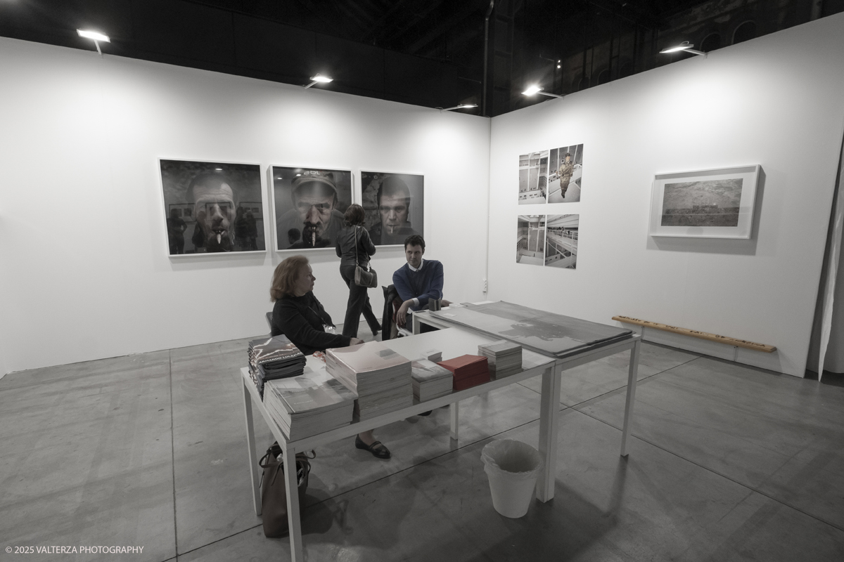 _DSF7033.jpg - 09/'5/2025. Torino. Appuntamento annuale dedicato alla fotografia.The Phair si rivolge ad alcune delle piÃ¹ prestigiose gallerie dâ€™arte contemporanea â€“ e non necessariamente solo a quelle specializzate in fotografia â€“ che, in occasione della fiera, presentano dei progetti artistici legati al tema dellâ€™immagine e opere create con materiale fotografico o video.â€‹ Nella foto ARTRAMilano