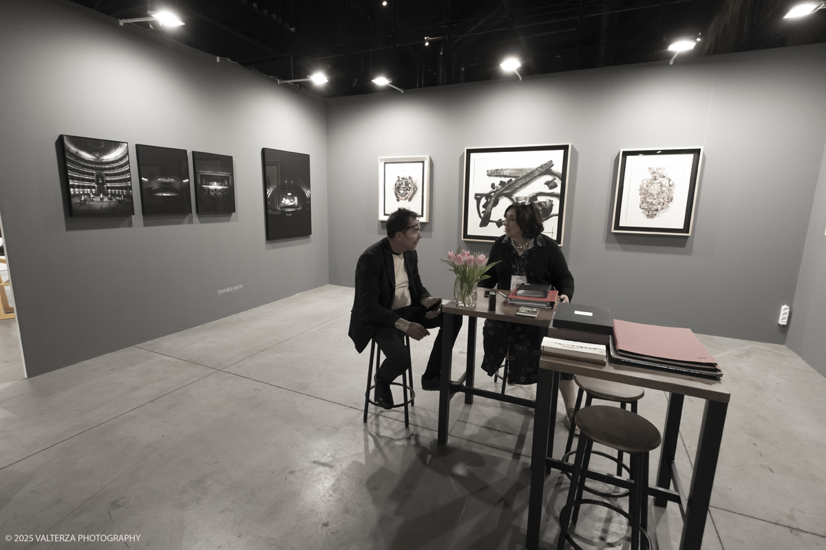 _DSF7123.jpg - 09/'5/2025. Torino. Appuntamento annuale dedicato alla fotografia.The Phair si rivolge ad alcune delle piÃ¹ prestigiose gallerie dâ€™arte contemporanea â€“ e non necessariamente solo a quelle specializzate in fotografia â€“ che, in occasione della fiera, presentano dei progetti artistici legati al tema dellâ€™immagine e opere create con materiale fotografico o video.â€‹ Nella foto VISIONQUEST 4ROSSOGenova