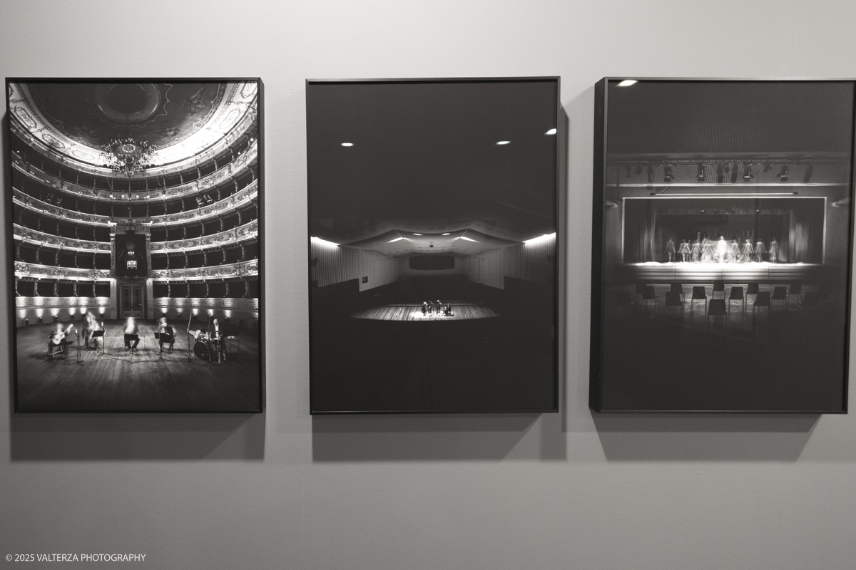 _DSF7128.jpg - 09/'5/2025. Torino. Appuntamento annuale dedicato alla fotografia.The Phair si rivolge ad alcune delle piÃ¹ prestigiose gallerie dâ€™arte contemporanea â€“ e non necessariamente solo a quelle specializzate in fotografia â€“ che, in occasione della fiera, presentano dei progetti artistici legati al tema dellâ€™immagine e opere create con materiale fotografico o video.â€‹ Nella foto VISIONQUEST 4ROSSOGenova