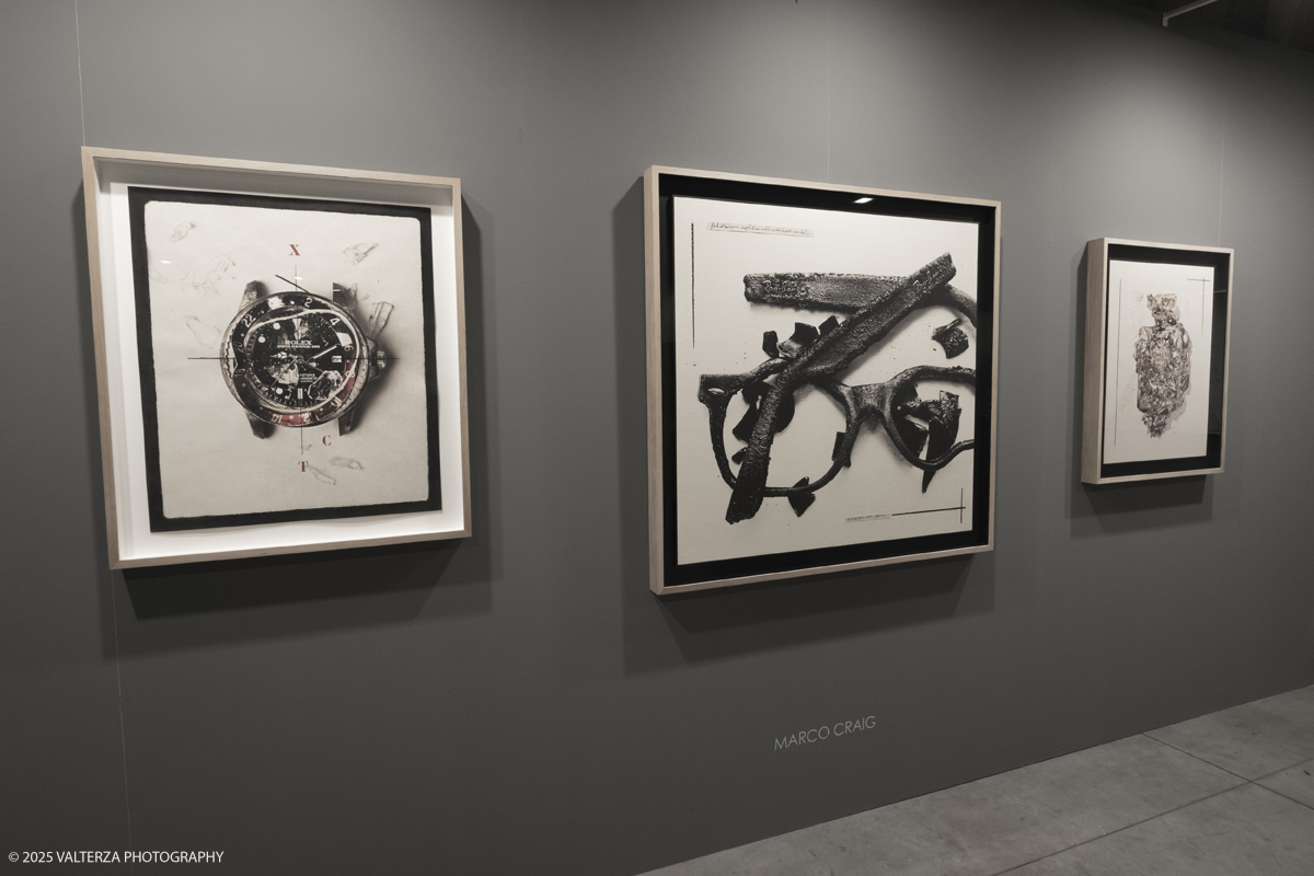 _DSF7130.jpg - 09/'5/2025. Torino. Appuntamento annuale dedicato alla fotografia.The Phair si rivolge ad alcune delle piÃ¹ prestigiose gallerie dâ€™arte contemporanea â€“ e non necessariamente solo a quelle specializzate in fotografia â€“ che, in occasione della fiera, presentano dei progetti artistici legati al tema dellâ€™immagine e opere create con materiale fotografico o video.â€‹ Nella foto VISIONQUEST 4ROSSOGenova