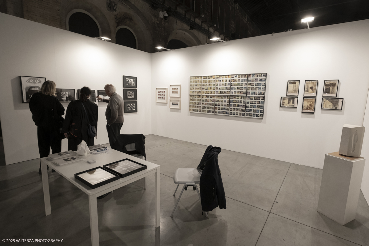 _DSF7182.jpg - 09/'5/2025. Torino. Appuntamento annuale dedicato alla fotografia.The Phair si rivolge ad alcune delle piÃ¹ prestigiose gallerie dâ€™arte contemporanea â€“ e non necessariamente solo a quelle specializzate in fotografia â€“ che, in occasione della fiera, presentano dei progetti artistici legati al tema dellâ€™immagine e opere create con materiale fotografico o video.â€‹ Nella foto  GALERIE POostende, Belgio