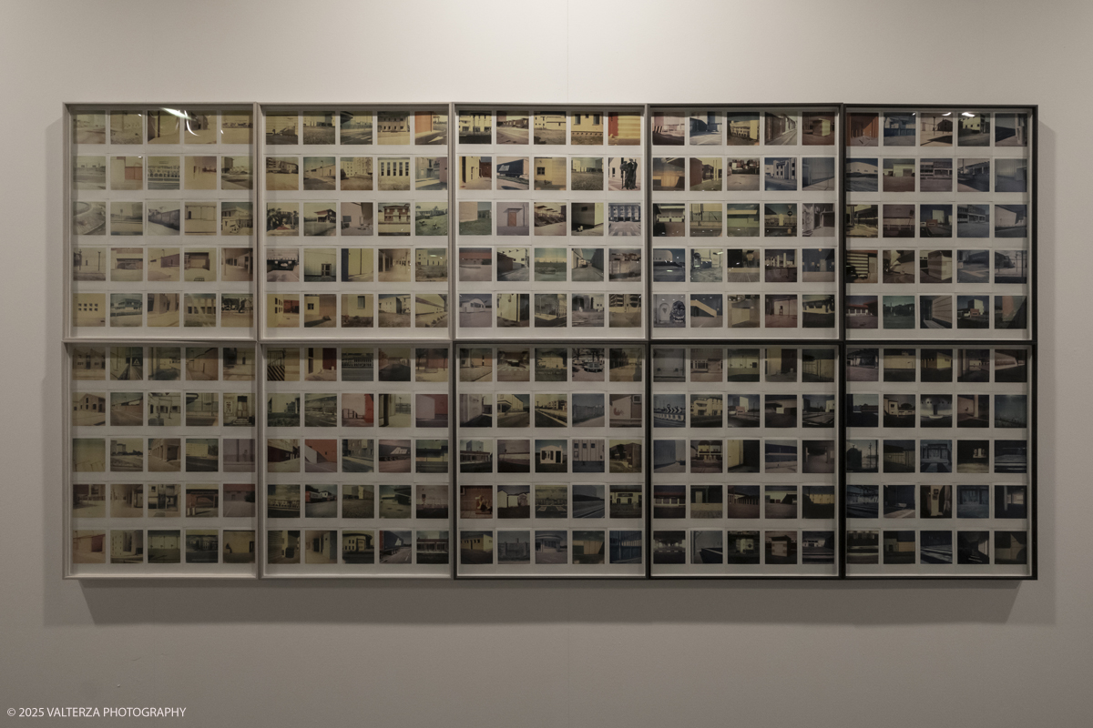 _DSF7194.jpg - 09/'5/2025. Torino. Appuntamento annuale dedicato alla fotografia.The Phair si rivolge ad alcune delle piÃ¹ prestigiose gallerie dâ€™arte contemporanea â€“ e non necessariamente solo a quelle specializzate in fotografia â€“ che, in occasione della fiera, presentano dei progetti artistici legati al tema dellâ€™immagine e opere create con materiale fotografico o video.â€‹ Nella foto  DIE MAUERPrato