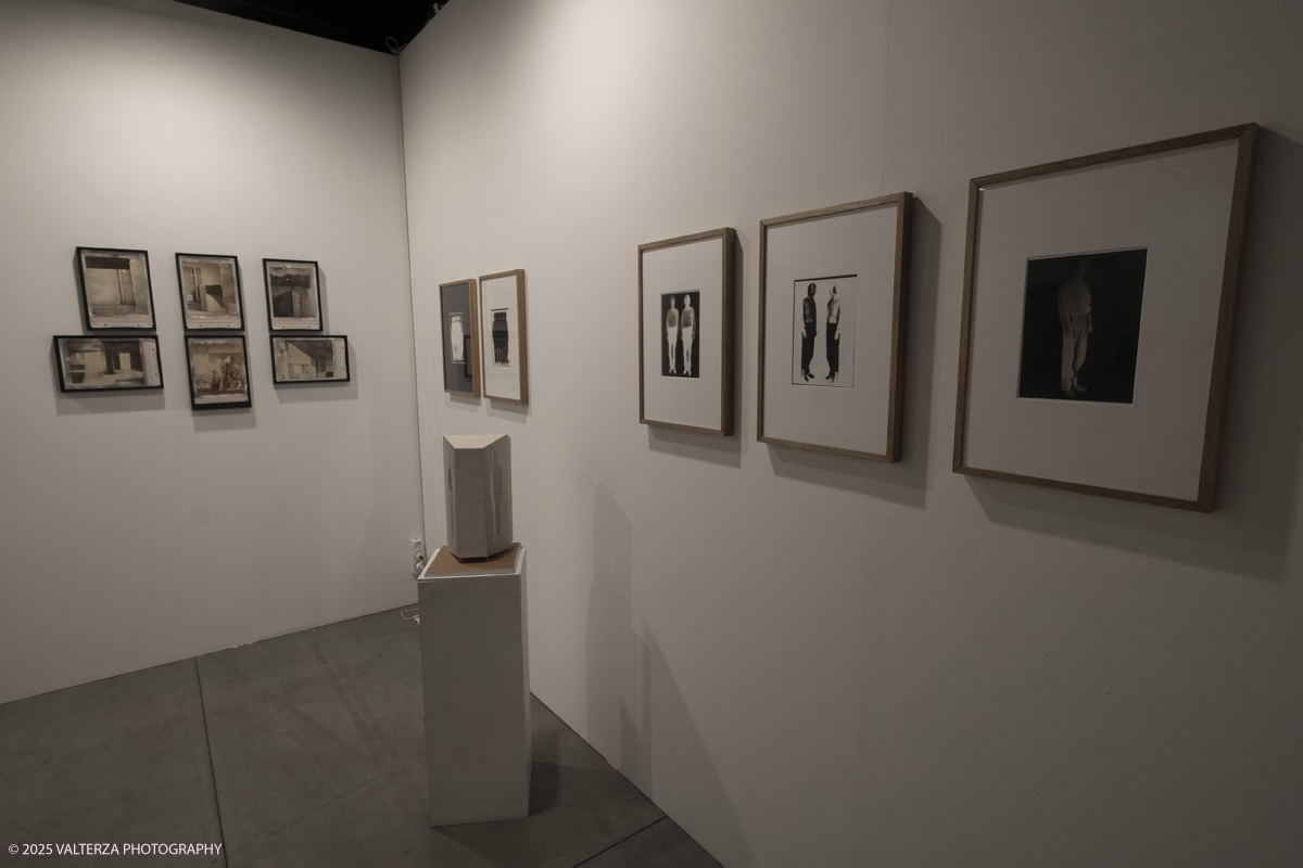 _DSF7197.jpg - 09/'5/2025. Torino. Appuntamento annuale dedicato alla fotografia.The Phair si rivolge ad alcune delle piÃ¹ prestigiose gallerie dâ€™arte contemporanea â€“ e non necessariamente solo a quelle specializzate in fotografia â€“ che, in occasione della fiera, presentano dei progetti artistici legati al tema dellâ€™immagine e opere create con materiale fotografico o video.â€‹ Nella foto  DIE MAUERPrato