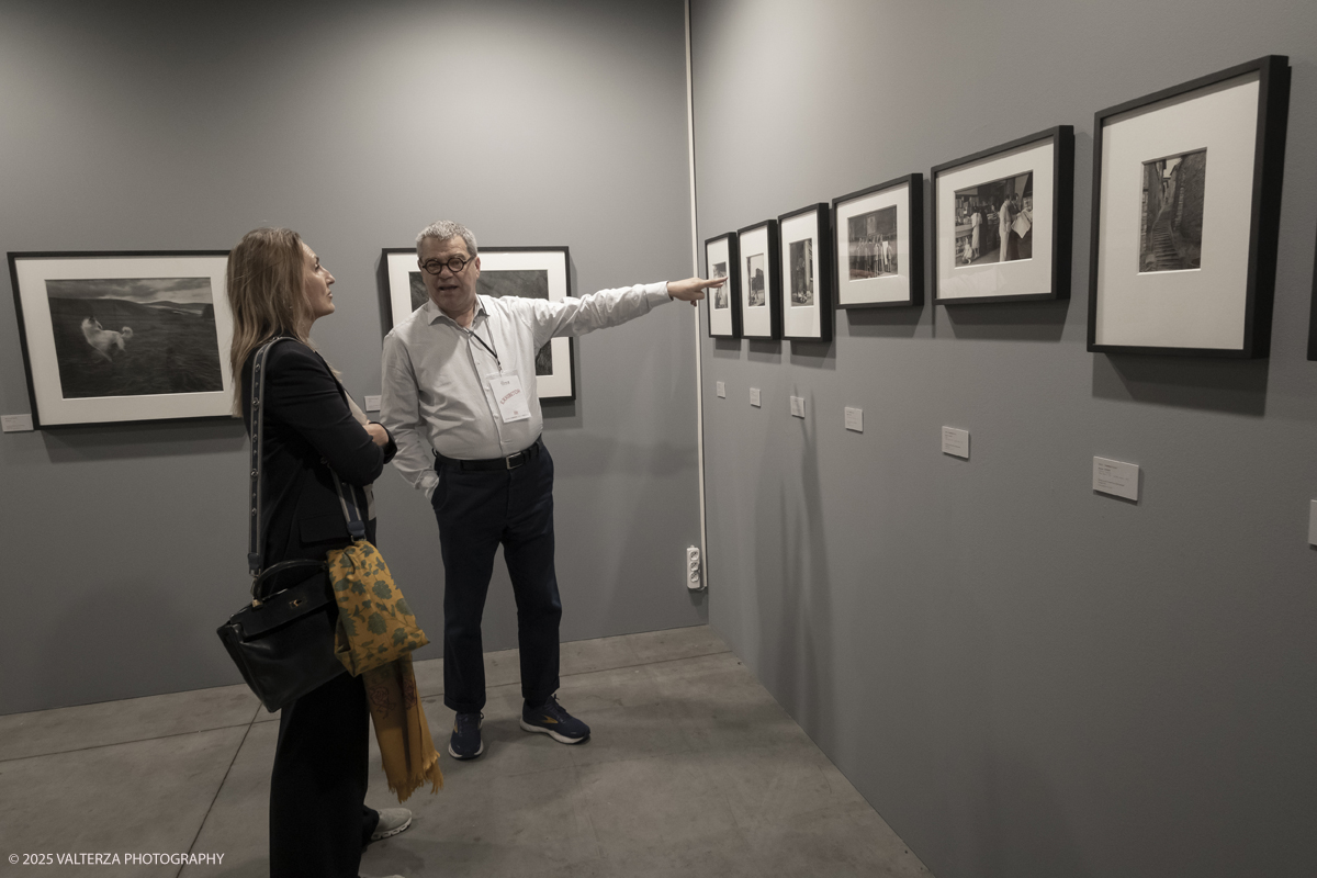 _DSF7214.jpg - 09/'5/2025. Torino. Appuntamento annuale dedicato alla fotografia.The Phair si rivolge ad alcune delle piÃ¹ prestigiose gallerie dâ€™arte contemporanea â€“ e non necessariamente solo a quelle specializzate in fotografia â€“ che, in occasione della fiera, presentano dei progetti artistici legati al tema dellâ€™immagine e opere create con materiale fotografico o video.â€‹ Nella foto  ALBERTO DAMIAN GALLERYTreviso