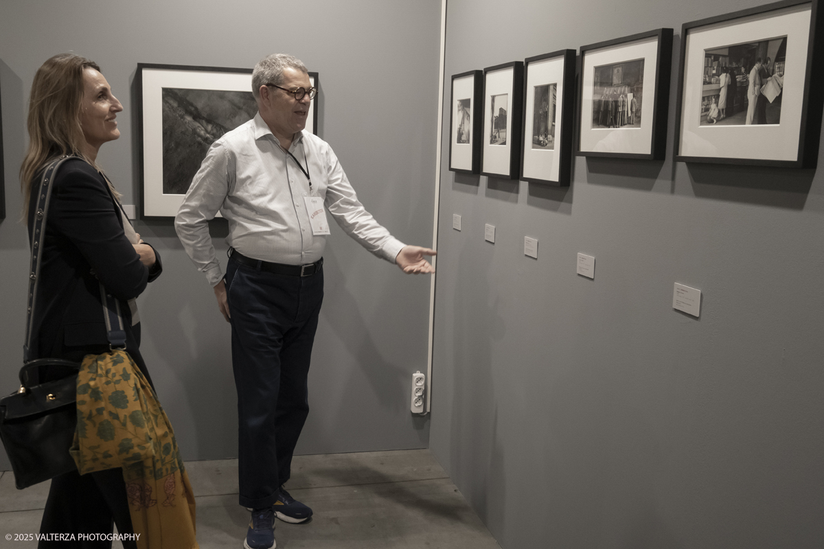 _DSF7219.jpg - 09/'5/2025. Torino. Appuntamento annuale dedicato alla fotografia.The Phair si rivolge ad alcune delle piÃ¹ prestigiose gallerie dâ€™arte contemporanea â€“ e non necessariamente solo a quelle specializzate in fotografia â€“ che, in occasione della fiera, presentano dei progetti artistici legati al tema dellâ€™immagine e opere create con materiale fotografico o video.â€‹ Nella foto  ALBERTO DAMIAN GALLERYTreviso