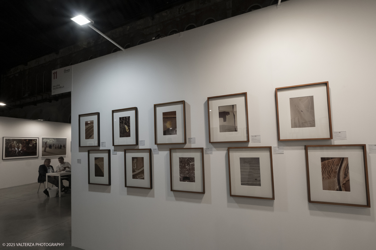 _DSF7240.jpg - 09/'5/2025. Torino. Appuntamento annuale dedicato alla fotografia.The Phair si rivolge ad alcune delle piÃ¹ prestigiose gallerie dâ€™arte contemporanea â€“ e non necessariamente solo a quelle specializzate in fotografia â€“ che, in occasione della fiera, presentano dei progetti artistici legati al tema dellâ€™immagine e opere create con materiale fotografico o video.â€‹ Nella foto  GALLERIA VALERIA BELLAMilano