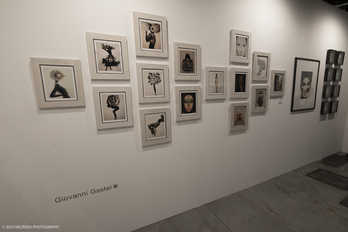 _DSF7277.jpg - 09/'5/2025. Torino. Appuntamento annuale dedicato alla fotografia.The Phair si rivolge ad alcune delle piÃ¹ prestigiose gallerie dâ€™arte contemporanea â€“ e non necessariamente solo a quelle specializzate in fotografia â€“ che, in occasione della fiera, presentano dei progetti artistici legati al tema dellâ€™immagine e opere create con materiale fotografico o video.â€‹ Nella foto  PHOTO & CONTEMPORARYTorino