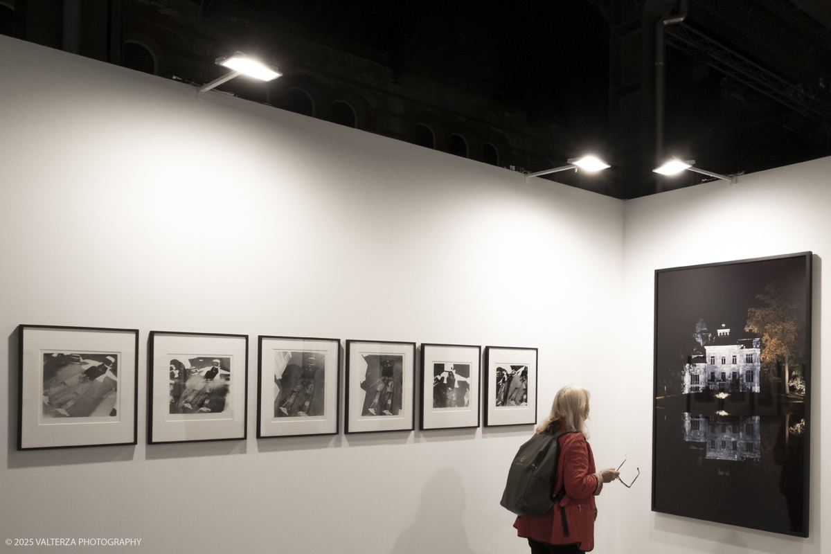 _DSF7303.jpg - 09/'5/2025. Torino. Appuntamento annuale dedicato alla fotografia.The Phair si rivolge ad alcune delle piÃ¹ prestigiose gallerie dâ€™arte contemporanea â€“ e non necessariamente solo a quelle specializzate in fotografia â€“ che, in occasione della fiera, presentano dei progetti artistici legati al tema dellâ€™immagine e opere create con materiale fotografico o video.â€‹ Nella foto BKV FINE ARTMilano