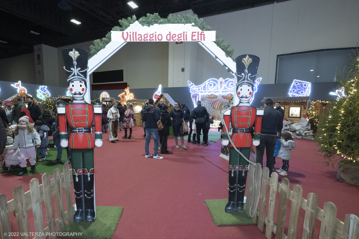 _DSF1046.jpg - 08/12/2022. Torino. Per questo Natale a Torino câ€™Ã¨ un nuovo grande evento: To Wonderland, ovvero il Fantastico Mondo del Natale che per il primo anno trova sede negli spazi indoor del padiglione 1 del Lingotto Fiere  dallâ€™8 dicembre 2022 allâ€™8 gennaio 2023. Nella foto l'ingressso al villaggio degli Elfi