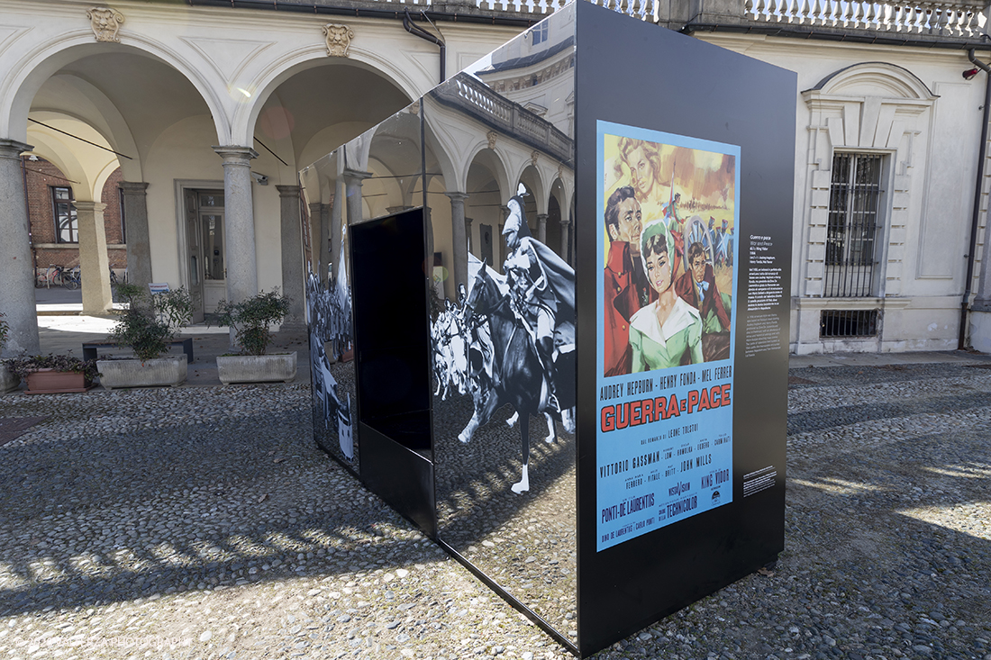 _G3I2556.jpg - 27/02/2020. Torino. Nei punti della cittÃ  dove sono stati realizzati film importanti, sono allestiti supporti di forte impatto visivo e iconografico ( totem) per unâ€™accoglienza immersiva e suggestiva in una Torino â€˜cinema friendlyâ€™. In questo modo 20 luoghi â€˜cinematograficamenteâ€™ significativi come piazze e palazzi del centro cittadino sono le tappe di un percorso che permette di rivivere la storia del cinema torinese attraverso i 20 film piÃ¹ significativi. Nella foto il totem di Gurrra e Pace, King Vidor nel 1956. Castello del Valentino.
