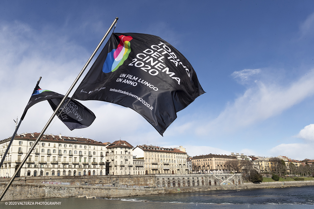 _G3I2655.jpg - 27/02/2020. Torino. Nei punti della cittÃ  dove sono stati realizzati film importanti, sono allestiti supporti di forte impatto visivo e iconografico ( totem) per unâ€™accoglienza immersiva e suggestiva in una Torino â€˜cinema friendlyâ€™. In questo modo 20 luoghi â€˜cinematograficamenteâ€™ significativi come piazze e palazzi del centro cittadino sono le tappe di un percorso che permette di rivivere la storia del cinema torinese attraverso i 20 film piÃ¹ significativi. Nella foto    bandiere di Torino cittÃ  del cinema 2020
