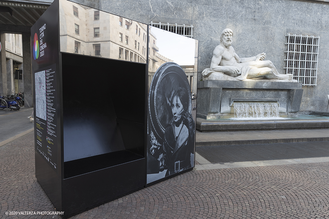 _G3I2703.jpg - 27/02/2020. Torino. Nei punti della cittÃ  dove sono stati realizzati film importanti, sono allestiti supporti di forte impatto visivo e iconografico ( totem) per unâ€™accoglienza immersiva e suggestiva in una Torino â€˜cinema friendlyâ€™. In questo modo 20 luoghi â€˜cinematograficamenteâ€™ significativi come piazze e palazzi del centro cittadino sono le tappe di un percorso che permette di rivivere la storia del cinema torinese attraverso i 20 film piÃ¹ significativi. Nella foto il totem di Profondo Rosso. Dario Argento nel 1975. Piazza CLN
