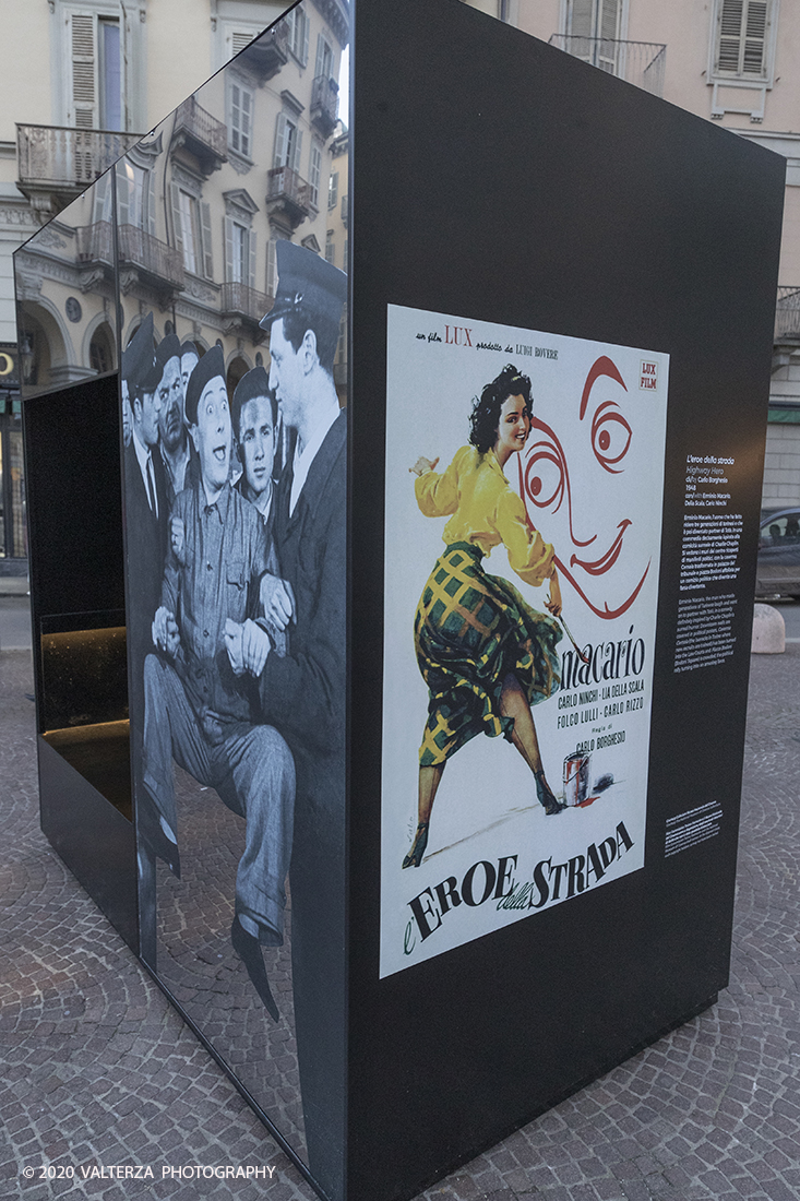 _G3I2828.jpg - 27/02/2020. Torino. Nei punti della cittÃ  dove sono stati realizzati film importanti, sono allestiti supporti di forte impatto visivo e iconografico ( totem) per unâ€™accoglienza immersiva e suggestiva in una Torino â€˜cinema friendlyâ€™. In questo modo 20 luoghi â€˜cinematograficamenteâ€™ significativi come piazze e palazzi del centro cittadino sono le tappe di un percorso che permette di rivivere la storia del cinema torinese attraverso i 20 film piÃ¹ significativi. Nella foto il totem di L'eroe della strada. Carlo Borghese nel 1948 Piazza Bodoni.
