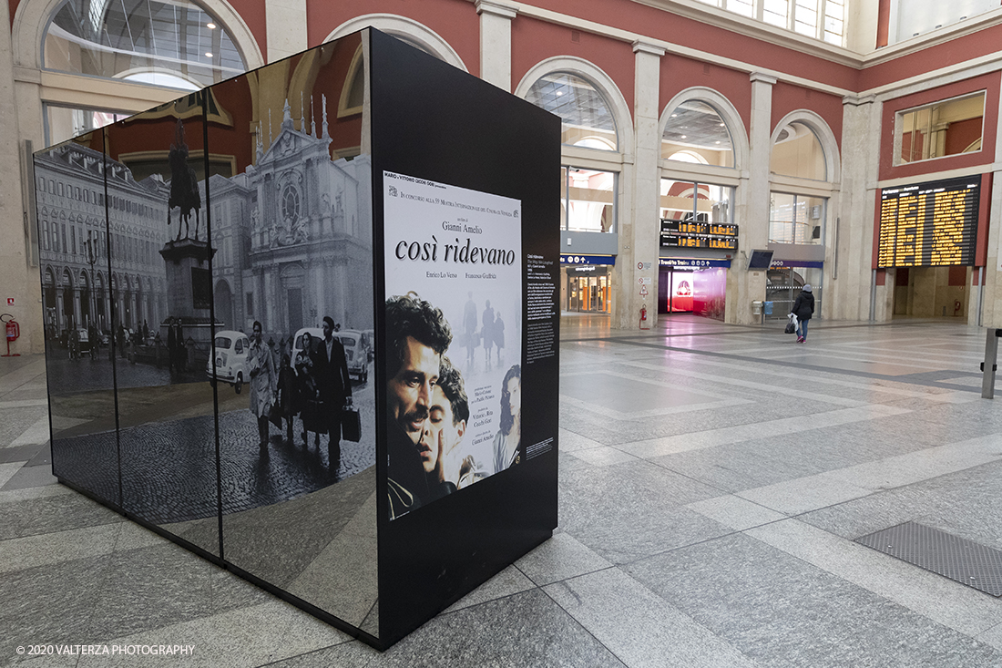 _G3I2834.jpg - 27/02/2020. Torino. Nei punti della cittÃ  dove sono stati realizzati film importanti, sono allestiti supporti di forte impatto visivo e iconografico ( totem) per unâ€™accoglienza immersiva e suggestiva in una Torino â€˜cinema friendlyâ€™. In questo modo 20 luoghi â€˜cinematograficamenteâ€™ significativi come piazze e palazzi del centro cittadino sono le tappe di un percorso che permette di rivivere la storia del cinema torinese attraverso i 20 film piÃ¹ significativi. Nella foto il totem di Cosi ridevano. Gianni Amelio nel 1998. Stazione Porta Nuova.