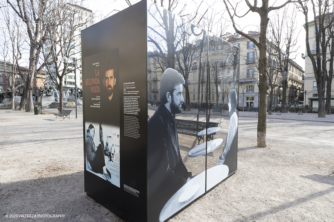 _G3I2846.jpg - 27/02/2020. Torino. Nei punti della cittÃ  dove sono stati realizzati film importanti, sono allestiti supporti di forte impatto visivo e iconografico ( totem) per unâ€™accoglienza immersiva e suggestiva in una Torino â€˜cinema friendlyâ€™. In questo modo 20 luoghi â€˜cinematograficamenteâ€™ significativi come piazze e palazzi del centro cittadino sono le tappe di un percorso che permette di rivivere la storia del cinema torinese attraverso i 20 film piÃ¹ significativi. Nella foto il totem di La seconda Volta Mimmo Calopresti nel 1995. Piazza Solferino.