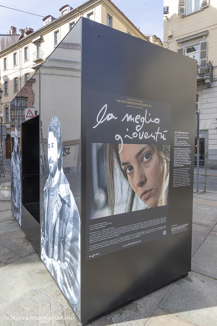 _G3I2890.jpg - 27/02/2020. Torino. Nei punti della cittÃ  dove sono stati realizzati film importanti, sono allestiti supporti di forte impatto visivo e iconografico ( totem) per unâ€™accoglienza immersiva e suggestiva in una Torino â€˜cinema friendlyâ€™. In questo modo 20 luoghi â€˜cinematograficamenteâ€™ significativi come piazze e palazzi del centro cittadino sono le tappe di un percorso che permette di rivivere la storia del cinema torinese attraverso i 20 film piÃ¹ significativi. Nella foto il totem di La Migliore GioventÃ¹. Marco Tullio Giordana nel 2003. Piazza della Consolata.