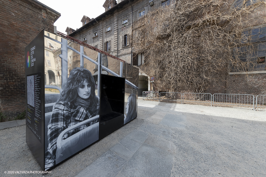 _G3I3000.jpg - 27/02/2020. Torino. Nei punti della cittÃ  dove sono stati realizzati film importanti, sono allestiti supporti di forte impatto visivo e iconografico ( totem) per unâ€™accoglienza immersiva e suggestiva in una Torino â€˜cinema friendlyâ€™. In questo modo 20 luoghi â€˜cinematograficamenteâ€™ significativi come piazze e palazzi del centro cittadino sono le tappe di un percorso che permette di rivivere la storia del cinema torinese attraverso i 20 film piÃ¹ significativi. Nella foto il totem di Venuto al Mondo. Sergio Castellitto nel 2011. Cavallerizza Reale.