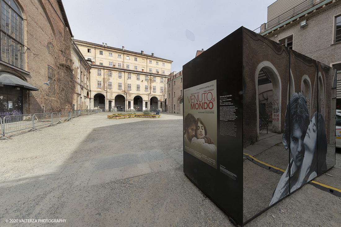 _G3I3010.jpg - 27/02/2020. Torino. Nei punti della cittÃ  dove sono stati realizzati film importanti, sono allestiti supporti di forte impatto visivo e iconografico ( totem) per unâ€™accoglienza immersiva e suggestiva in una Torino â€˜cinema friendlyâ€™. In questo modo 20 luoghi â€˜cinematograficamenteâ€™ significativi come piazze e palazzi del centro cittadino sono le tappe di un percorso che permette di rivivere la storia del cinema torinese attraverso i 20 film piÃ¹ significativi. Nella foto il totem di Venuto al Mondo. Sergio Castellitto nel 2011. Cavallerizza Reale.