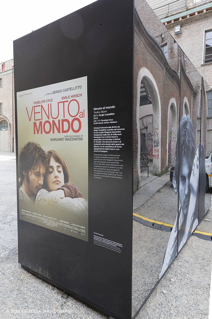 _G3I3018.jpg - 27/02/2020. Torino. Nei punti della cittÃ  dove sono stati realizzati film importanti, sono allestiti supporti di forte impatto visivo e iconografico ( totem) per unâ€™accoglienza immersiva e suggestiva in una Torino â€˜cinema friendlyâ€™. In questo modo 20 luoghi â€˜cinematograficamenteâ€™ significativi come piazze e palazzi del centro cittadino sono le tappe di un percorso che permette di rivivere la storia del cinema torinese attraverso i 20 film piÃ¹ significativi. Nella foto il totem di Venuto al Mondo. Sergio Castellitto nel 2011. Cavallerizza Reale.