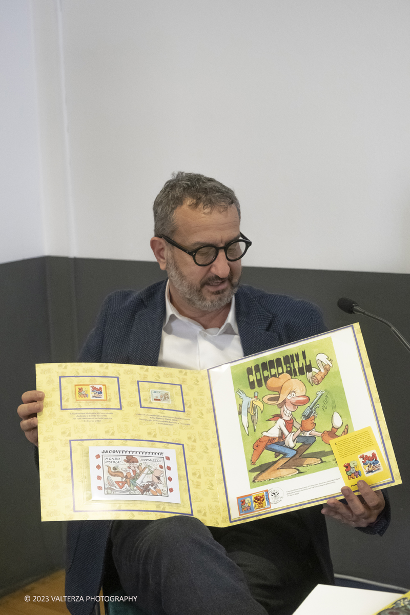 _DSF2346.jpg - 15/04/2023.Torino. Torino Comics celebra i 100 anni dalla nascita di Benito Jacovitti: 1923-2023 , uno degli autori italiani di fumetti piÃ¹ importanti del Novecento. Lâ€™autore Alessandro Santi, Dino Aloi  Marco Di Nicola e salvagno Luca hanno presentato il nuovo libro Tutti i Pinocchi di Jacovitti (Luglio ed.) allo stand di Poste Italiane Ã¨ stata  allestita una mostra dedicata a Jacovitti ed erano disponibili prodotti dedicati allâ€™artista, tra cui una litografia che ritrae il personaggio di Coccobill, un folder e un cofanetto con sei cartoline. Nella foto Marco Di Nicola