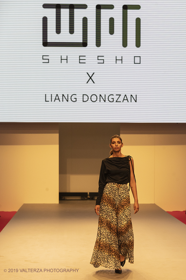 _G3I2532.jpg - 27-06-2019. Torino, quest'anno la Cina  ha aperto le sfilate della settimana di moda  della TFW . Nella foto una creazione Chichu Shesho per Liang Dongzan