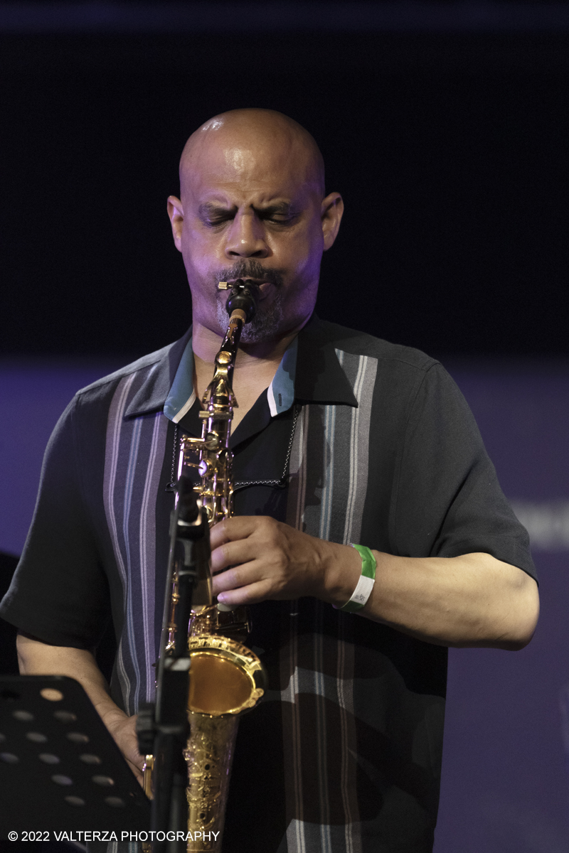 _G3I9483.jpg - 16/06/2020.Torino.  Something more concerto. Buster Williams Ã¨ uno dei grandi maestri del contrabbasso contemporaneo e compare in dischi storici di grandi interpreti del jazz. Si Ã¨ esibito  al TJF anche nelle vesti di compositore alla guida di un quartetto dove era presente una  star della batteria come Lenny White. Nella foto Steve Wilson , sassofono alto e tenore