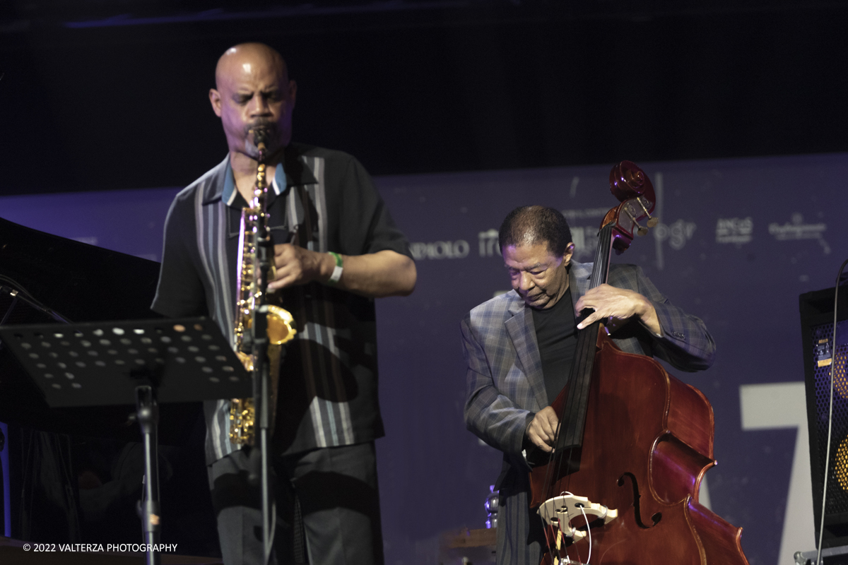 _G3I9518.jpg - 16/06/2020.Torino.  Something more concerto. Buster Williams Ã¨ uno dei grandi maestri del contrabbasso contemporaneo e compare in dischi storici di grandi interpreti del jazz. Si Ã¨ esibito  al TJF anche nelle vesti di compositore alla guida di un quartetto dove era presente una  star della batteria come Lenny White. Nella foto Steve Wilson , sassofono alto e tenore e Buster Williams, contrabbasso